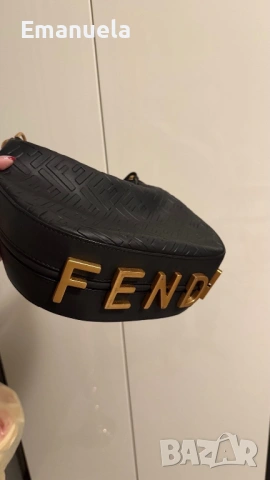 Дамска чанта FENDI, снимка 2 - Чанти - 53126898