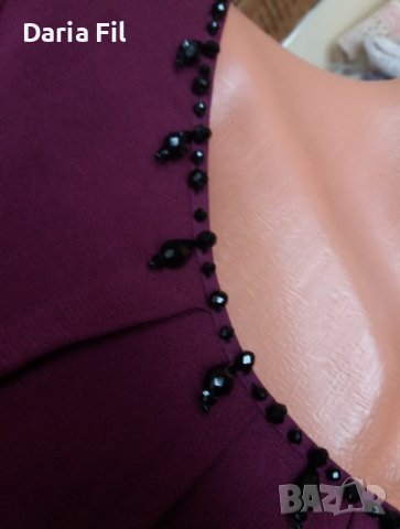 УНИКАЛНО КРАСИВА рокля в цвят марсала с пайети по ръкавите и около деколтето , снимка 5 - Рокли - 38969331