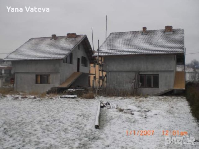 Еднофамилни къщи/вили с двор - Априлци, център Ново село, снимка 2 - Вили - 32891873