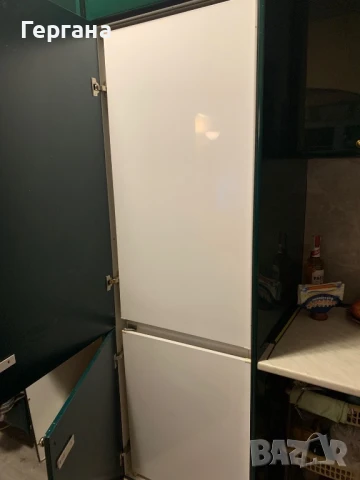 Хладилник с фризер за вграждане Gorenje