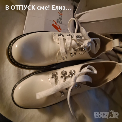 Обувки тип DrMartens лачени бели лак