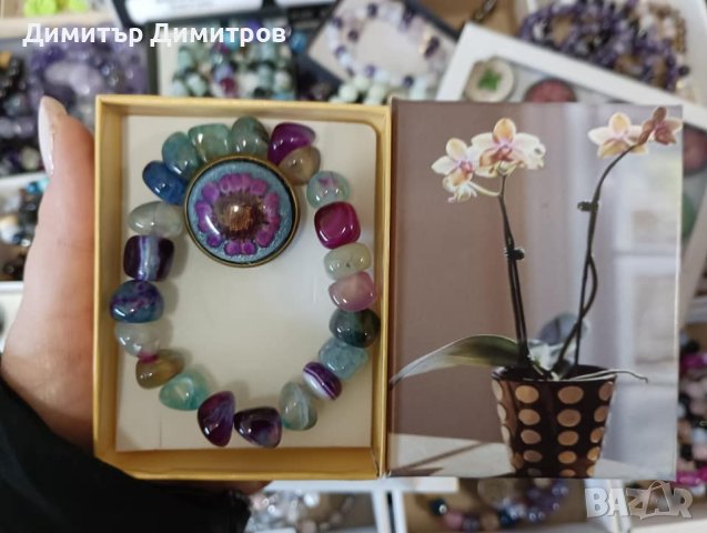 Дамски гривна от ахат и пръстен с цвете в смола. В кутийка., снимка 2 - Подаръци за жени - 43639919