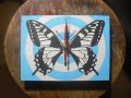 Продавам ръчно рисуван стенен часовник с пеперуда ., снимка 1 - Стенни часовници - 34862463