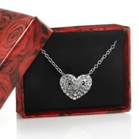 Колие-сърце с подаръчна кутийка, ново!, снимка 1 - Колиета, медальони, синджири - 20679952