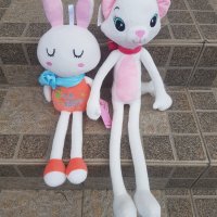 Кукла голяма плюшена играчка принцеса КОТКА МАРИ-ЛУИЗ ФОН ФРАНЦ цвят бяла с розови панделки, снимка 3 - Плюшени играчки - 26685382
