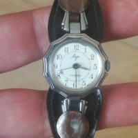 Дамски часовник Луч. СССР. Ретро модел. Механичен механизъм. Vintage watch. Гривна. , снимка 2 - Гривна - 37856015