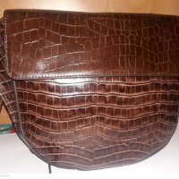 дамска чанта от естествена кожа с крокодилов принт., снимка 1 - Чанти - 39272832