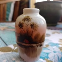 порцеланова вазичка от Япония, снимка 2 - Вази - 40455457