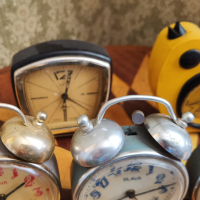 Лот настолни часовници будилник Слава , снимка 11 - Антикварни и старинни предмети - 44878187
