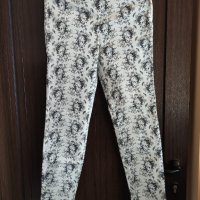 нов панталон тип клин в черно и бяло с еластичност H&M , снимка 1 - Панталони - 40629888