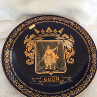 Порцеланови чинии син кобалт, декорирани със злато, Хихон/Gijon и Париж/Paris с поставки, нови, снимка 2 - Колекции - 36404475