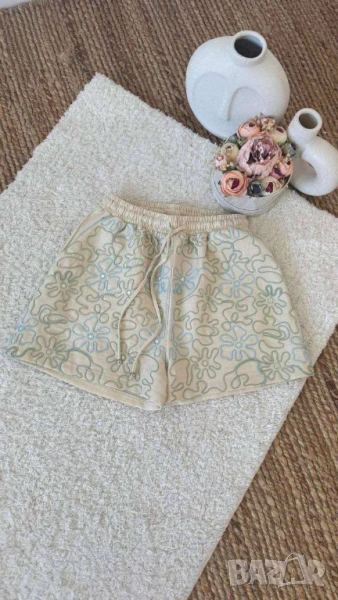 Къси панталонки с бродерия , снимка 1