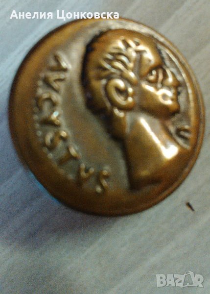 Старинно релефно копче, снимка 1