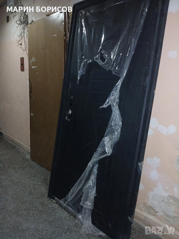 ПРОДАВАМ ВХОДНА ВРАТА , снимка 1