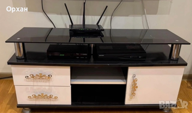 Секция/шкаф за телевизор, снимка 2 - Шкафове - 53220510