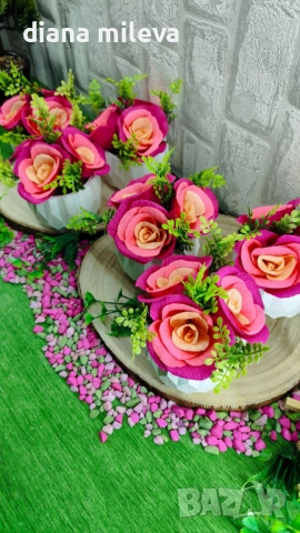 Гипсокерамични кашпи с рози от креп хартия!!, снимка 3 - Декорация за дома - 51630322