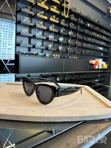 очила с черен обикновен калъф и ув защита ysl saint laurent , снимка 2 - Слънчеви и диоптрични очила - 51388112