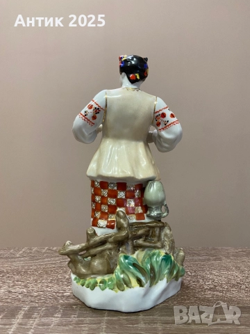 Порцеланова статуетка „Одарка“, снимка 3 - Антикварни и старинни предмети - 52409724