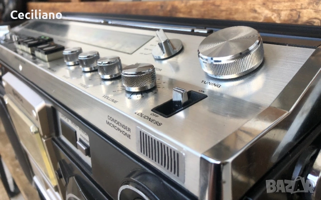 Радиокасетофон HITACHI TRK-8180Е В много добро визуално и техническо състояние!, снимка 2 - Радиокасетофони, транзистори - 53525866