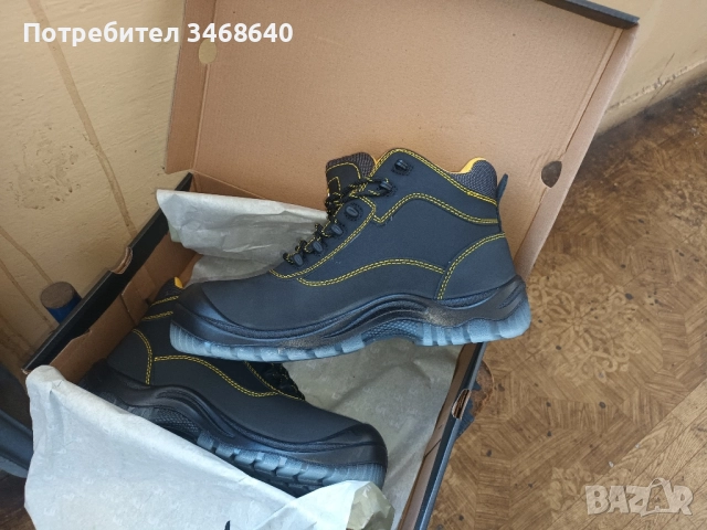 Продавам уникални работни обувки с метално бомбе 