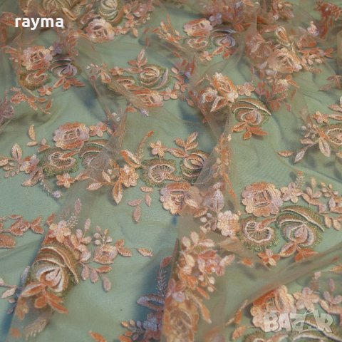 ELIE SAAB оригинална релефна дантела цвят корал и златно ламе, снимка 9 - Платове и дамаски - 27180397