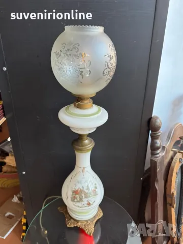 старинна стъклена лампа