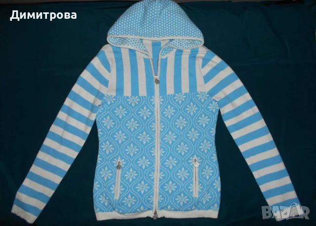 Кокетна жилетка с качулка