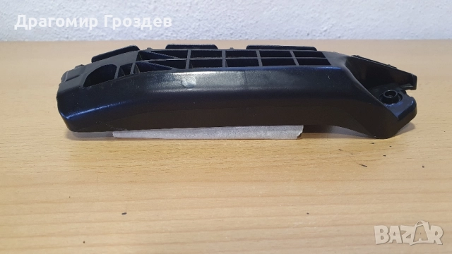 Оригинален десен държач (скоба) за предна броня за Toyota Yaris / Тойота Ярис (2011-2017), снимка 3 - Части - 52532351