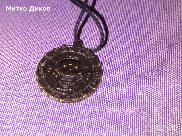 Pirates of the Caribbean Dead Man's Chest Disney Necklace Караибски пирати медальон фи 3см, снимка 4 - Колиета, медальони, синджири - 48694550