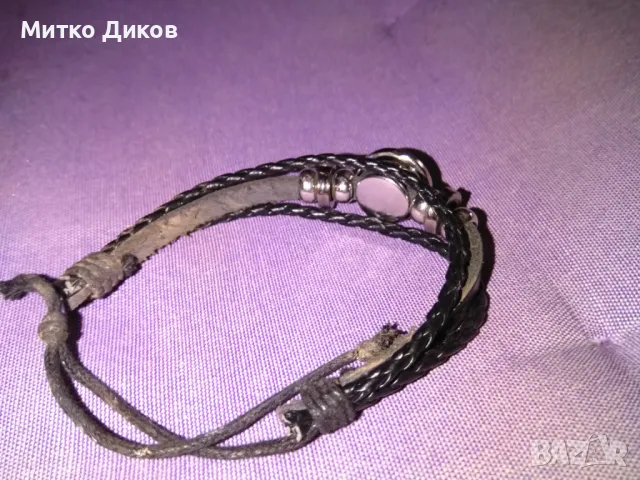 Гривна естествано кожа с топка емайл отлична, снимка 3 - Гривни - 49623781