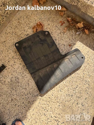 Капак на кутията на акумолатора на Range Rover Evoque само за 50Eur. GJ32-5162-AA