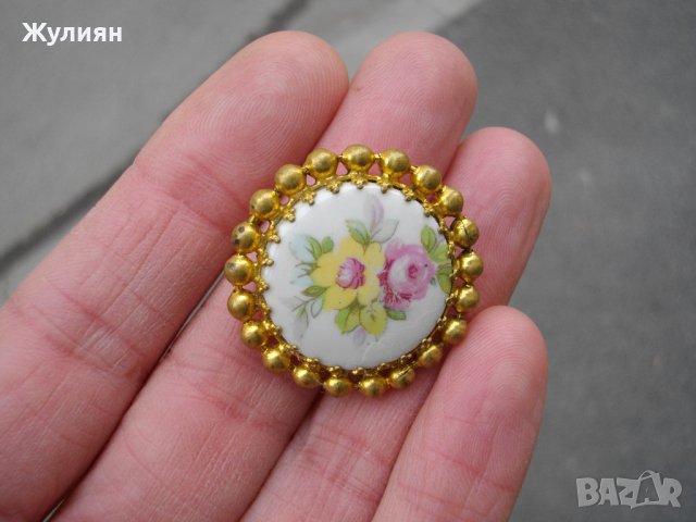 СТАРА ПОЗЛАТЕНА БРОШКА С ПОРЦЕЛАН, снимка 1