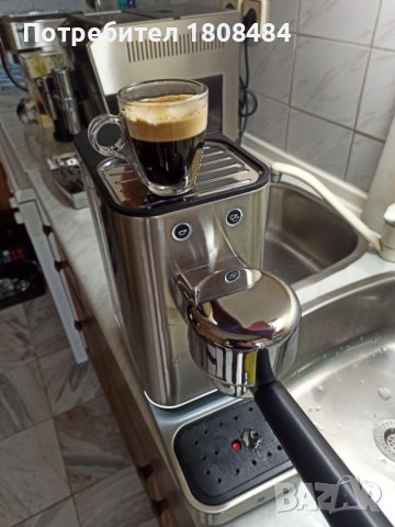 Кафемашина VMF нова с ръкохватка с крема диск, работи отлично и прави хубаво кафе с каймак , снимка 3 - Кафемашини - 43500064