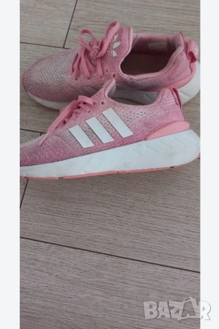 дамски маратонки адидас, снимка 2 - Маратонки - 52621136