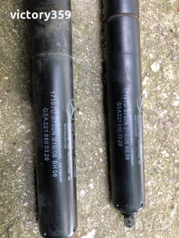 Амортисьор преден капак Mercedes w221, снимка 2 - Части - 33300955