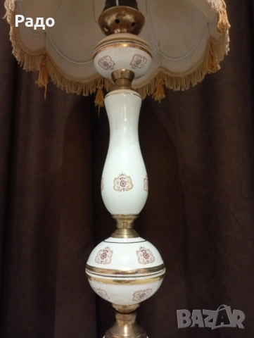 Голяма старинна порцеланова лампа с красив абажур, снимка 3 - Настолни лампи - 51959873