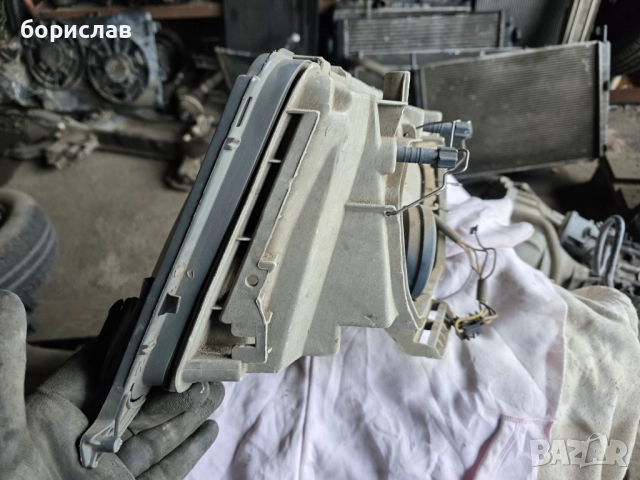 Десен фар за Мерцедес 124, снимка 2 - Части - 52355689