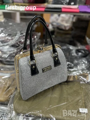 Дамска чанта с блясък, с закопчалка твърда структура – Златно бежово