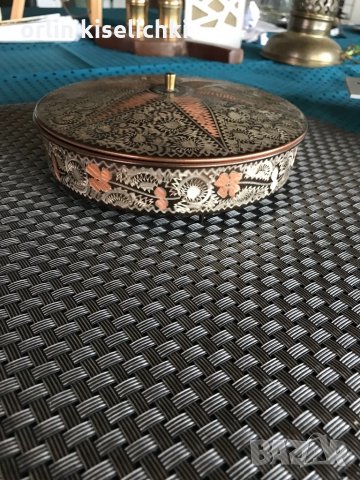 Кутия Ретро Г