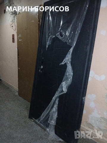 ПРОДАВАМ ВХОДНА ВРАТА 