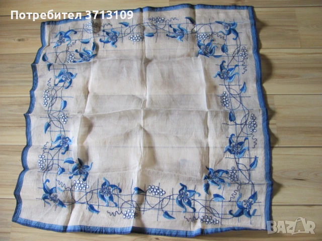 Красива винтидж ръчно бродирана покривка , 90х90см.