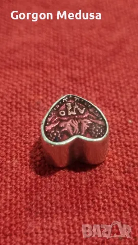 Сребърен талисман Pandora , снимка 2 - Колиета, медальони, синджири - 47597895