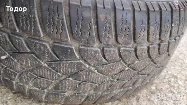 Зимни гуми Dunlop 245/45R17, снимка 6 - Гуми и джанти - 52877349