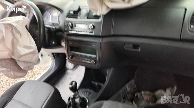 Skoda Fabia 1.6 TDi НА ЧАСТИ, снимка 10 - Автомобили и джипове - 52489346