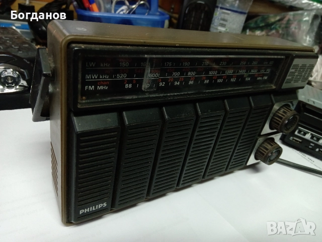 РАДИО PHILIPS 380 3 BAND FM/LW/MW, снимка 4 - Радиокасетофони, транзистори - 52462286