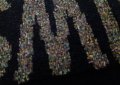 УНИКАЛЕН Кроп-топ в тъмносин перлен цвят с релефен пъстър металик надпис , снимка 3