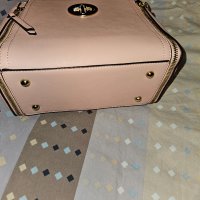 Дамска чанта в розово, снимка 6 - Чанти - 43839630