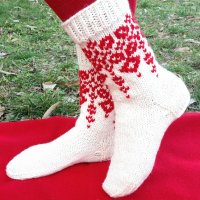 ,,Плетените чорапи на Баба Марта" - изплетени на 5 куки! Червени шевици!, снимка 7 - Други - 28115965