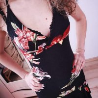 Черна рокля с цветя Avin, S размер, снимка 1 - Рокли - 28045218
