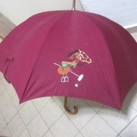  Стар чадър цвят бордо с бродиран кон и дървена дръжка, снимка 1 - Други ценни предмети - 28951046